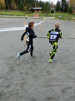 Marius tuo viestin KiurU 3 joukkueen ankkurille Niilolle